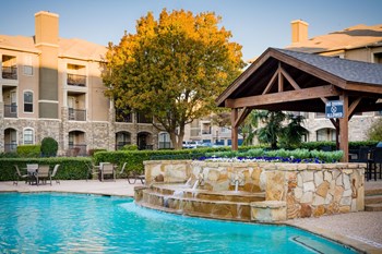 pool with fountain
